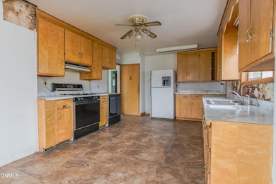 222 3rd Street NE - MLS Size-30
