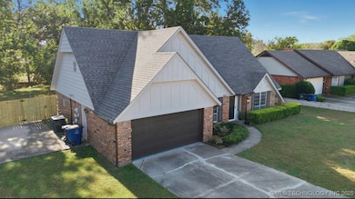 XTRA PARKING /SLAB ON NORTH SIDE OF HOME!