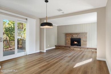 07-Dining Area & Living Room