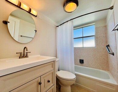 152 Chatham G, West Palm Beach, FL 33417 - photo 4