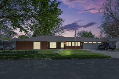 204 E Ensey St, Tuscola, IL 61953 - photo 2