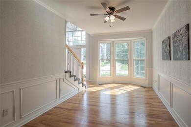 Pretty Bay Window!