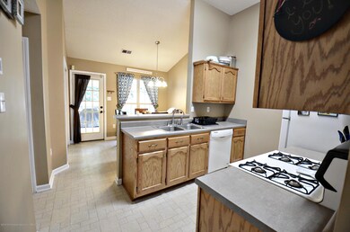 Kitchen and breakfast area