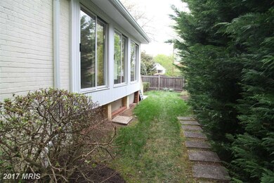 1011 Country Club Dr NE, Vienna, VA 22180 - photo 6