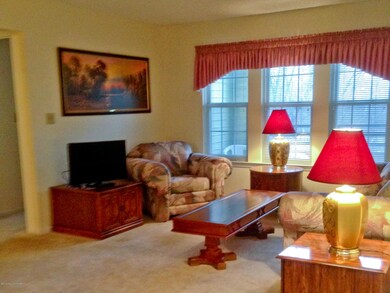 1309 Village Dr unit 1309, Stroudsburg, PA 18360 - photo 3