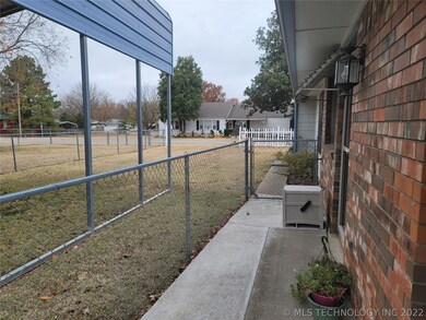 428 E Elm Ave, Eufaula, OK 74432 - photo 6