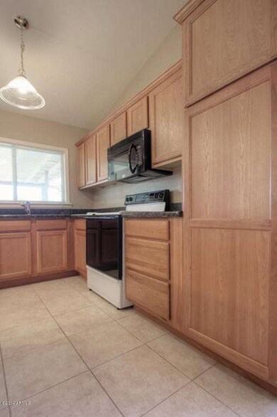 008 Kitchen B