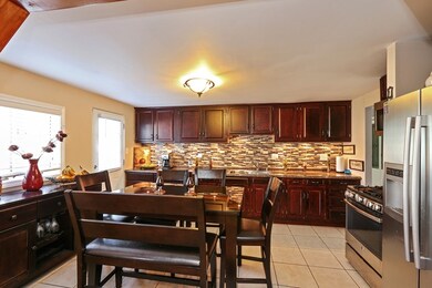 516 Apache Ave, Carpentersville, IL 60110 - photo 5