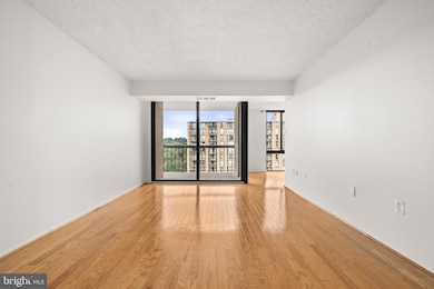 The Brittany unit 910, Arlington, VA 22204 - photo 2