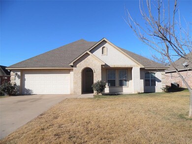 118 Pleasant View Dr, Weatherford, TX 76086 - photo 2