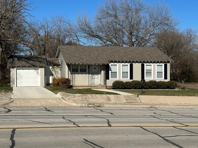 607 E Hale Ave, Decatur, TX 76234 - photo 2
