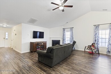 318 Providence Dr, Jacksonville, NC 28546 - photo 3