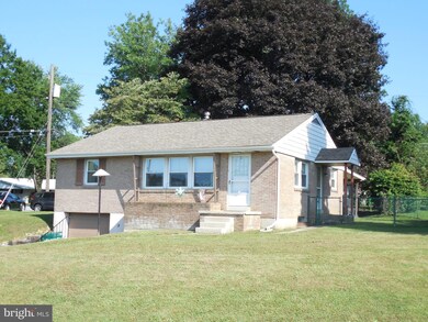 115 W Huller Ln, Reading, PA 19605 - photo 3