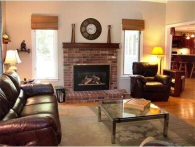 30 Carriage House Ln, Mansfield, MA 02048 - photo 3