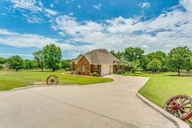 149 Overton Ridge Cir, Weatherford, TX 76088 - photo 2