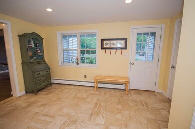 DSide entry/mudroom