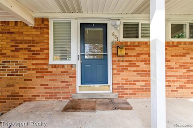 881 Brooklawn Dr, Troy, MI 48084 - photo 3