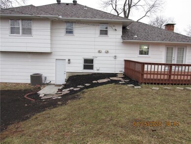 814 NW South Summit Cir, Blue Springs, MO 64015 - photo 3