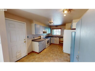 94046 Azalea Ln, Gold Beach, OR 97444 - photo 5