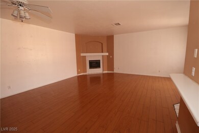 1900 N Torrey Pines Dr unit 225, Las Vegas, NV 89108 - photo 4