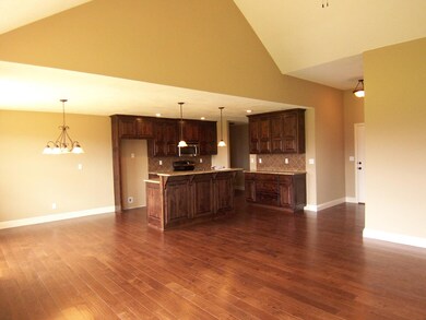 1332 S Appomattox Ave, Republic, MO 65738 - photo 3