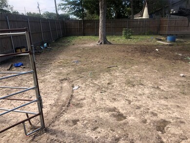 2208 Dewalt St, Houston, TX 77088 - photo 3