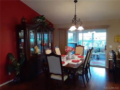 Dining room into Florida room