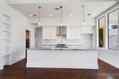 Beautiful Kitchen with S/S Appliances and Granite