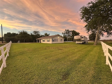 518 Anton Stade Rd, Rosenberg, TX 77471 - photo 2