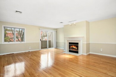 453 E Putnam Ave unit 3F, Cos Cob, CT 06807 - photo 4