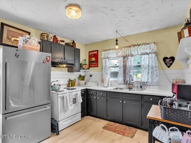 124 Vernon Dr - 5
