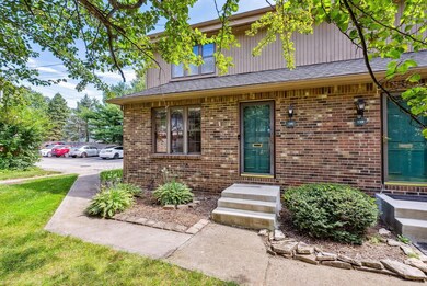 2-web-or-mls-136-stornoway-dr-e