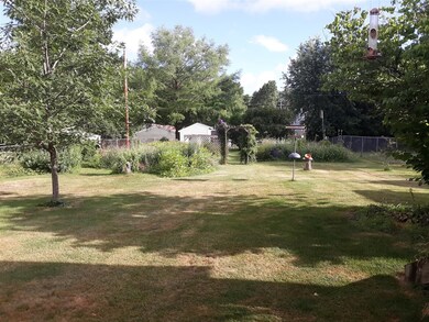 1322 W Linn St, Marshalltown, IA 50158 - photo 2