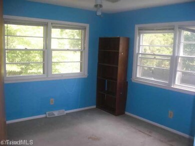 4914 Yarmouth Dr, Greensboro, NC 27407 - photo 5