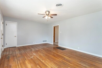 1105 N Howeth St, Gainesville, TX 76240 - photo 7