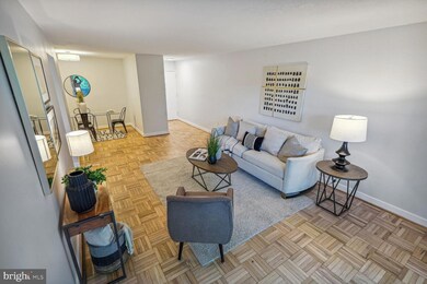 Town Square Towers unit 409, Washington, DC 20024 - photo 4