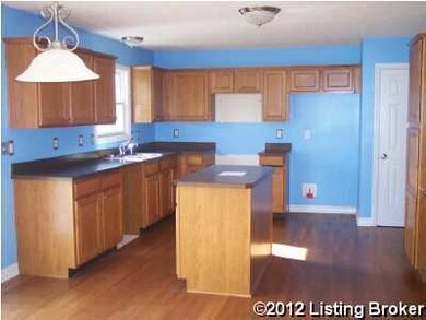 9016 Teak Dr, Louisville, KY 40228 - photo 3