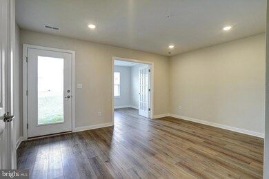 903 Magnolia Ln, Spring City, PA 19475 - photo 3