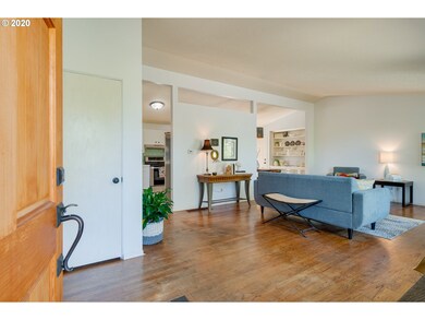 1714 Meadows Dr, Lake Oswego, OR 97034 - photo 4