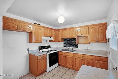 7828 Mustang Ave, El Paso, TX 79915 - photo 4