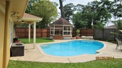 1302 W 31st St, Houston, TX 77018 - photo 2