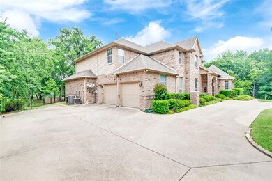 916 Henson Dr, Hurst, TX 76053 - photo 3