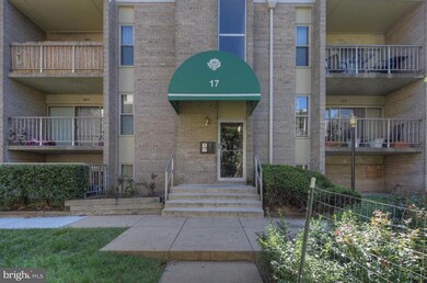 17 Canterbury Square unit 304, Alexandria, VA 22304 - photo 2