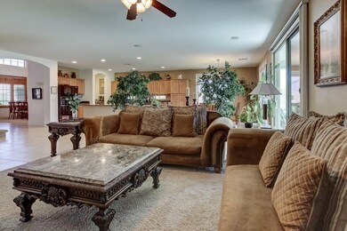2034 N Piedra-27