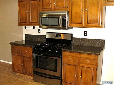 Stainless appliances with upgraded cabinets