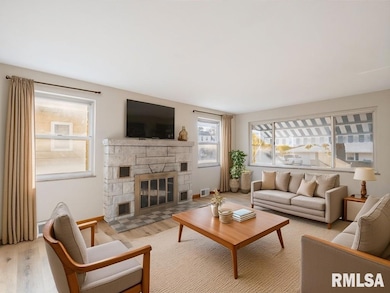 1328 N 11th St, Pekin, IL 61554 - photo 5