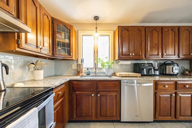 11 Maclarnon Rd, Salem, NH 03079 - photo 4