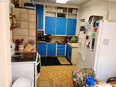 471 3rd Ave, Powers, OR 97466 - photo 5