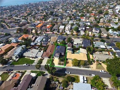 Walking distance to the beach!!
