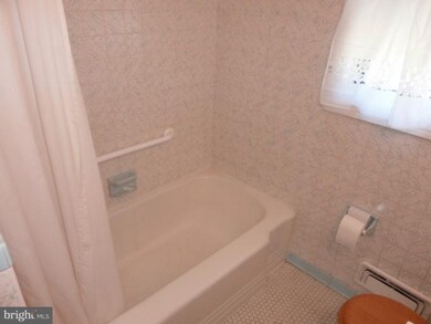 7521 Hillsway Ave, Parkville, MD 21234 - photo 7